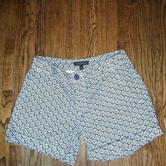Banana republic black and white cuff short… - Picture 1 of 4